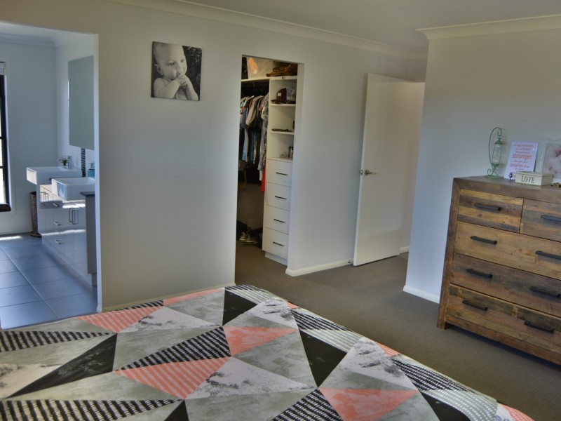 13 Lakeview Avenue, Warwick QLD 4370