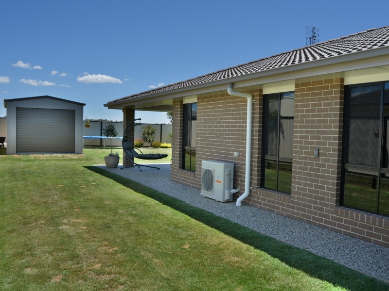 13 Lakeview Avenue, Warwick QLD 4370