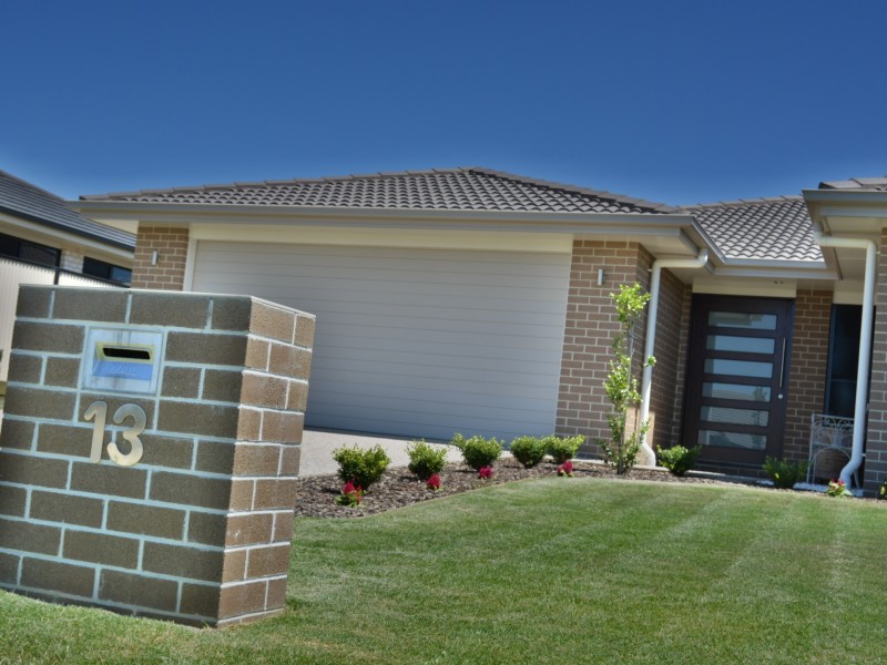 13 Lakeview Avenue, Warwick QLD 4370
