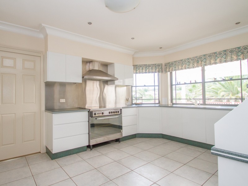 22-24 Leslie Parade, Stanthorpe QLD 4380