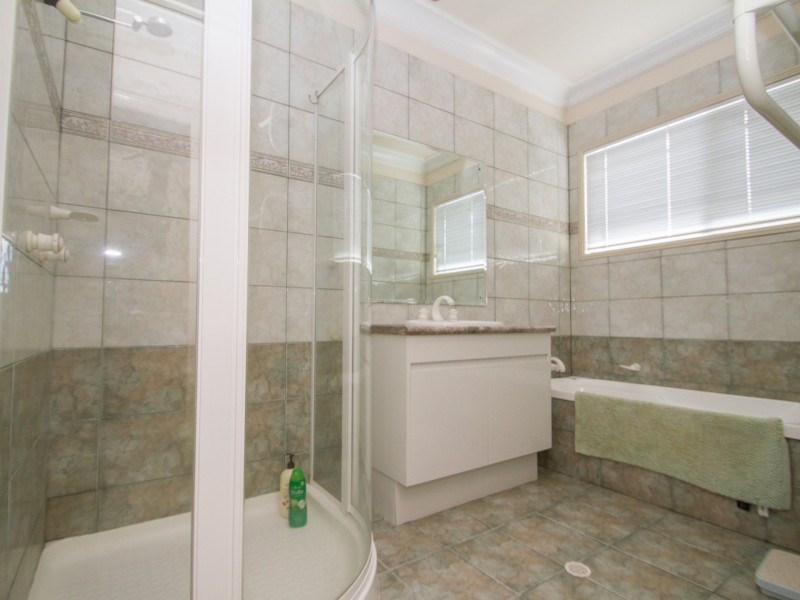 22-24 Leslie Parade, Stanthorpe QLD 4380