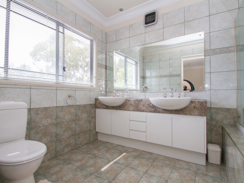 22-24 Leslie Parade, Stanthorpe QLD 4380