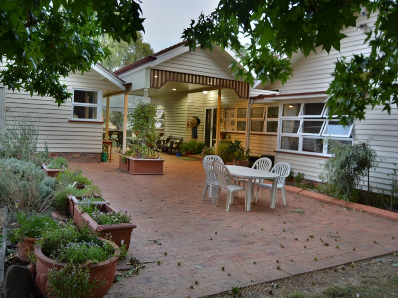 222 East Street, Warwick QLD 4370