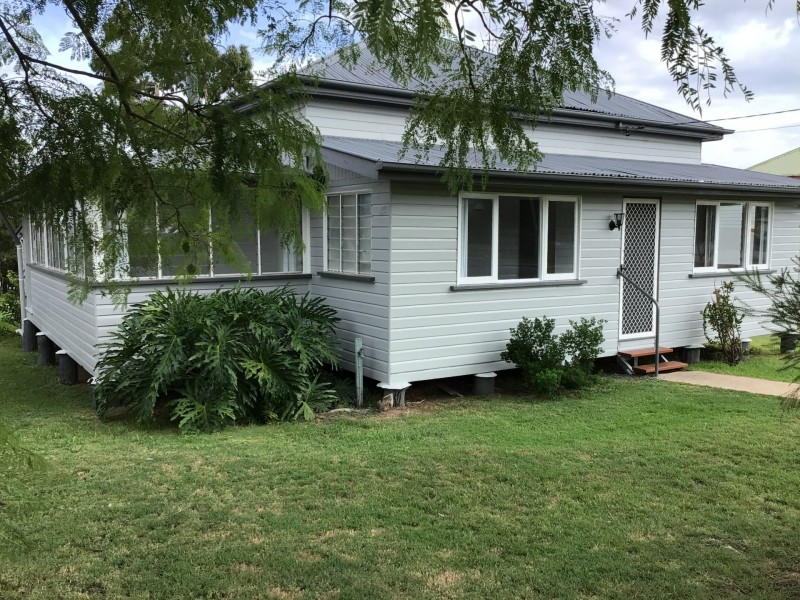 11 Wallace Street, Warwick QLD 4370