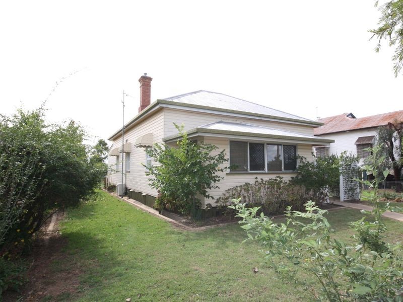 9 Wood Street, Warwick QLD 4370