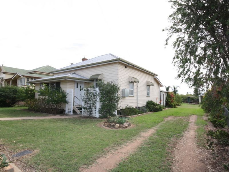 9 Wood Street, Warwick QLD 4370
