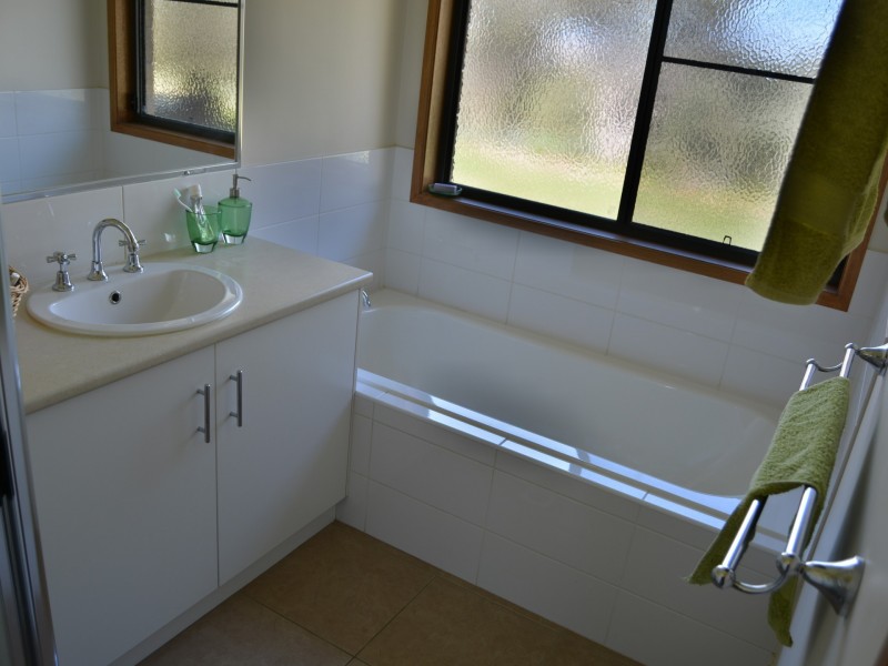 9 Holzwarts Road, Berat QLD 4362