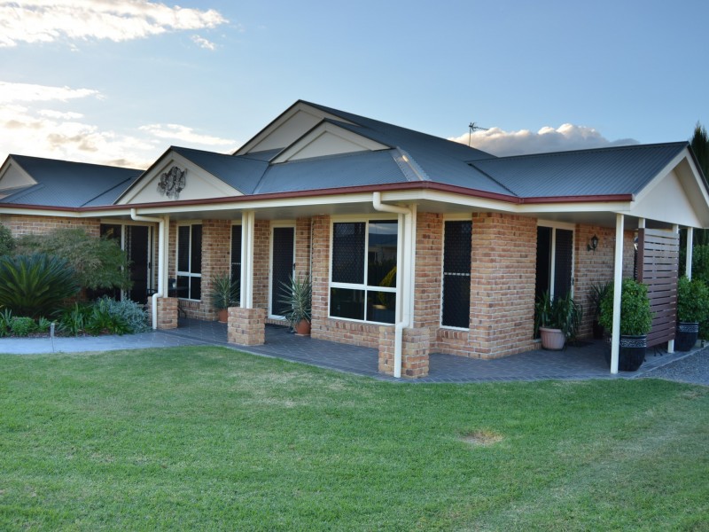 8 Willow Street, Warwick QLD 4370