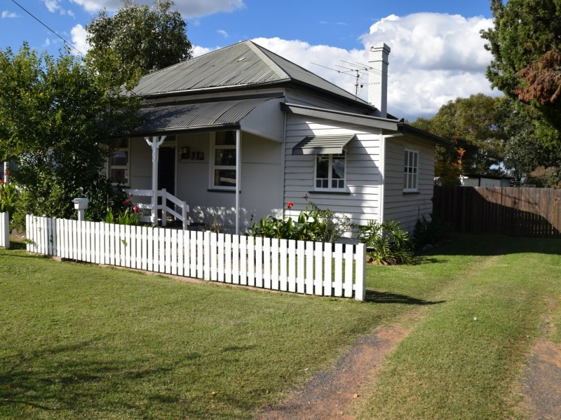 22 Lyons Street, Warwick QLD 4370