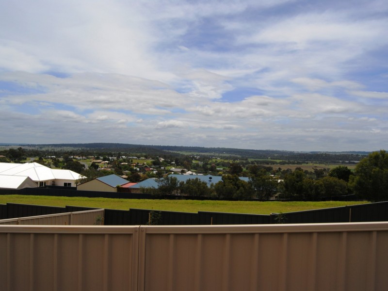 8a Lookout Place, Warwick QLD 4370