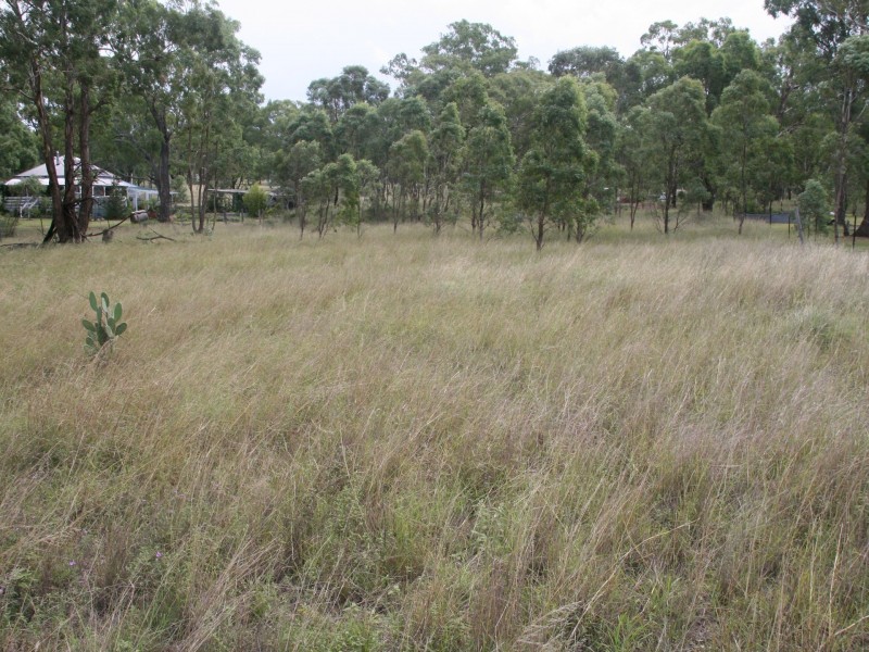 127 White Street, Pratten QLD 4370