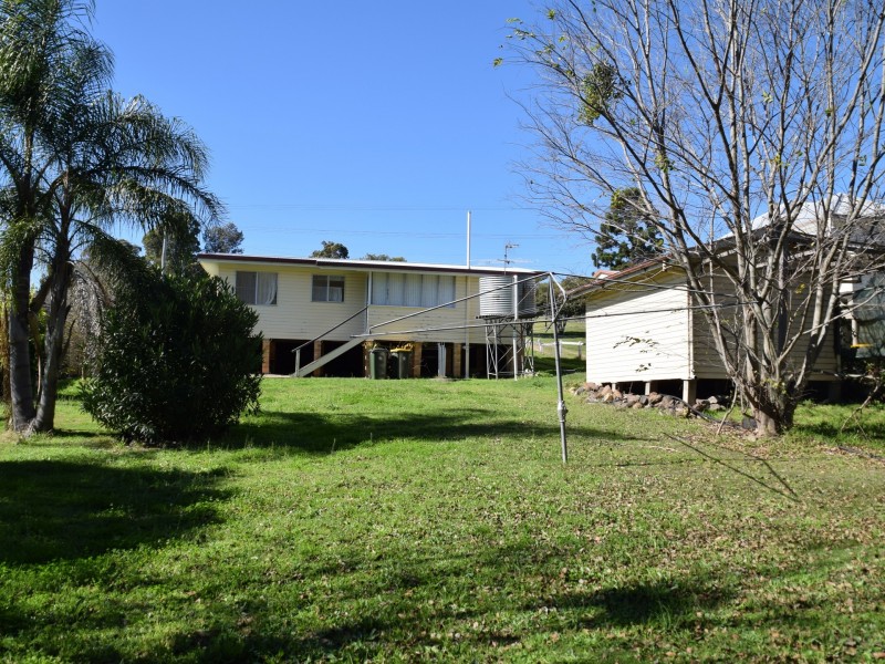 6 Pine Street, Killarney QLD 4373