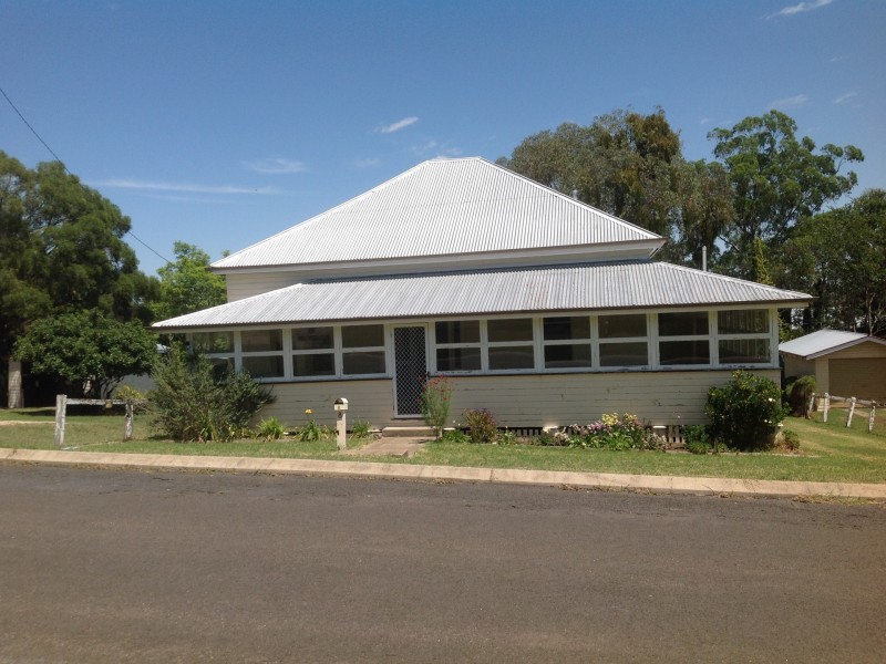 8 Pine Street, Killarney QLD 4373