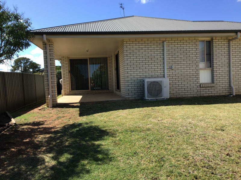 8b Lookout Place, Warwick QLD 4370