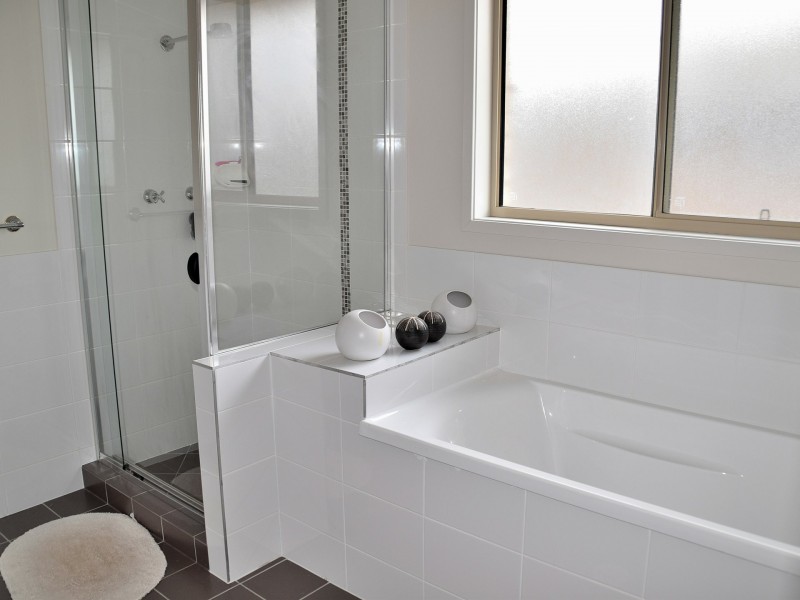 32 Capital Drive, Rosenthal Heights QLD 4370