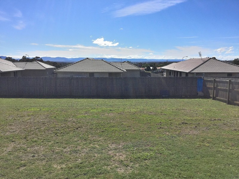 32 Capital Drive, Rosenthal Heights QLD 4370