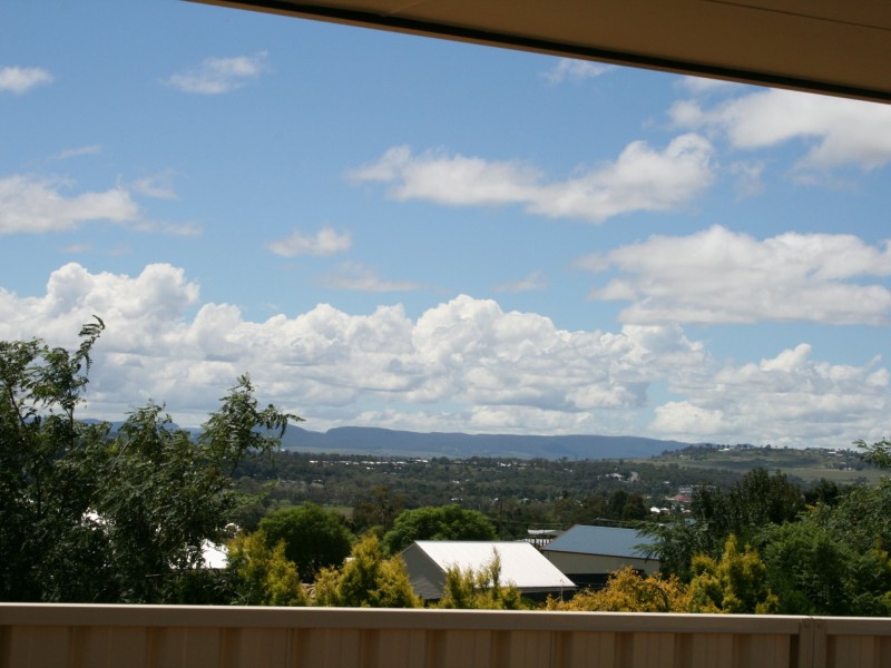 2/20 Lookout Place, Warwick QLD 4370