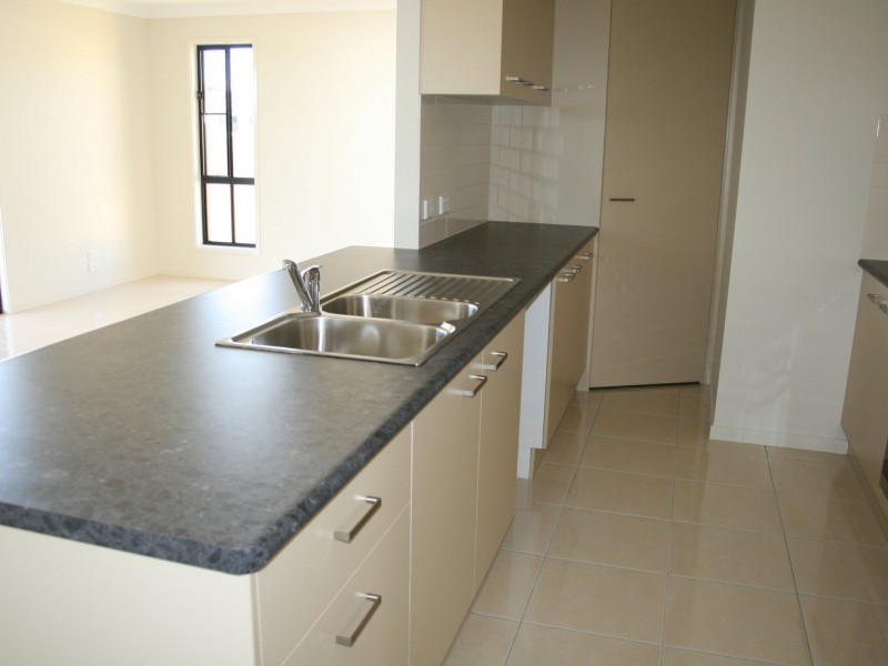 2/20 Lookout Place, Warwick QLD 4370