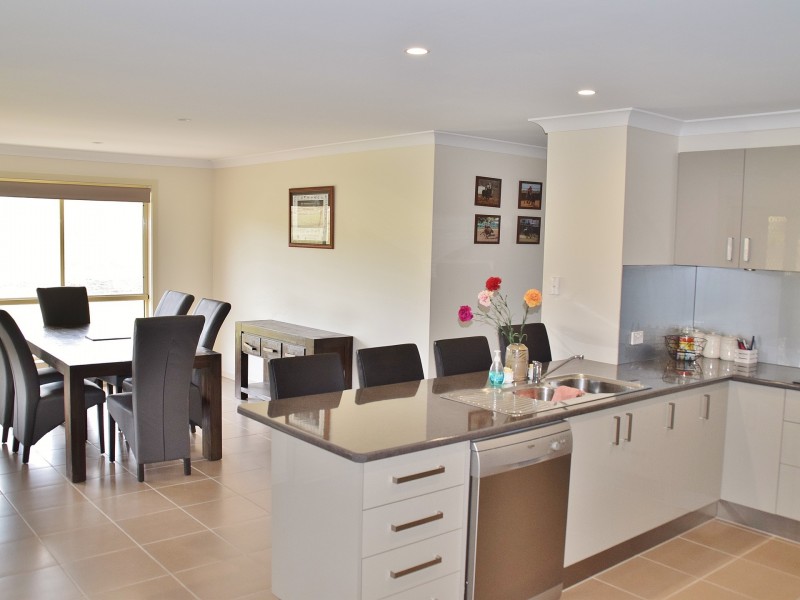 77 Lonsdale Road, Warwick QLD 4370