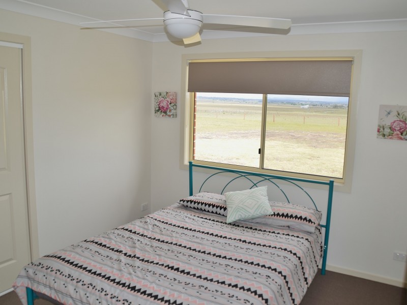 77 Lonsdale Road, Warwick QLD 4370