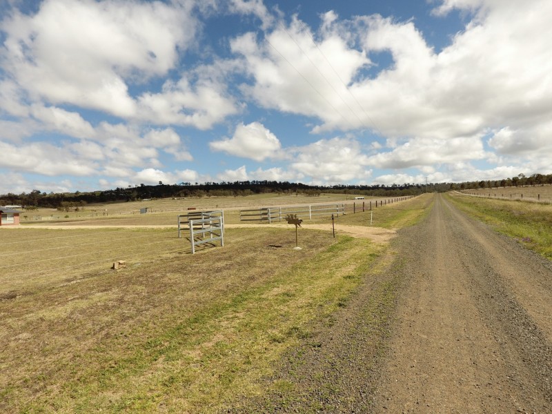 77 Lonsdale Road, Warwick QLD 4370