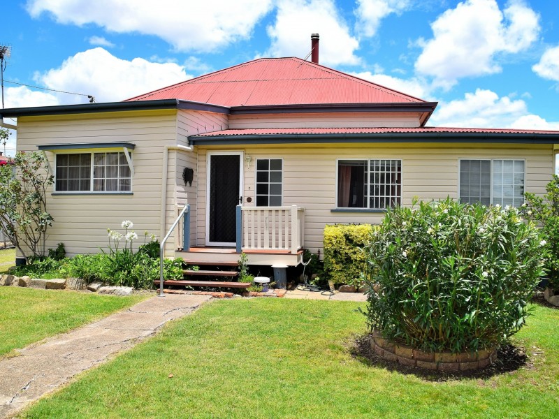 11 Lyons Street, Warwick QLD 4370