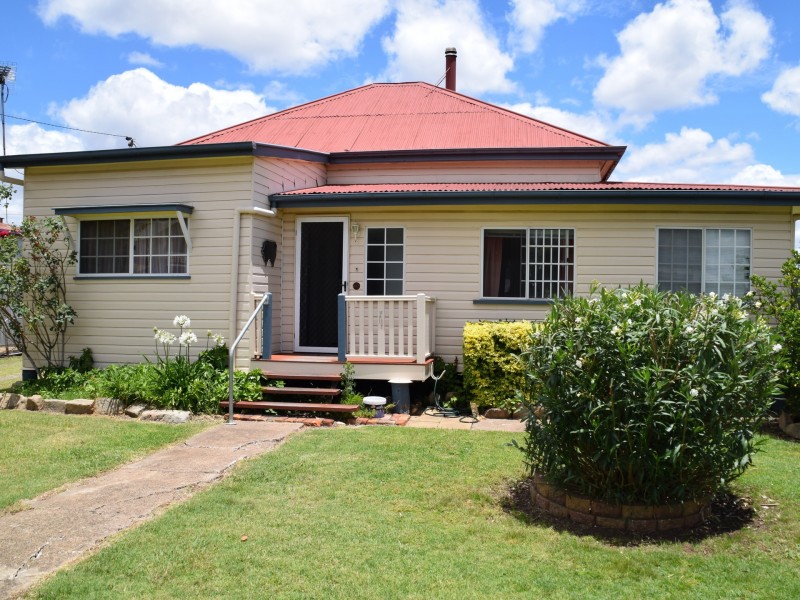 11 Lyons Street, Warwick QLD 4370