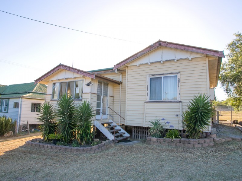 121 Albion Street, Warwick QLD 4370