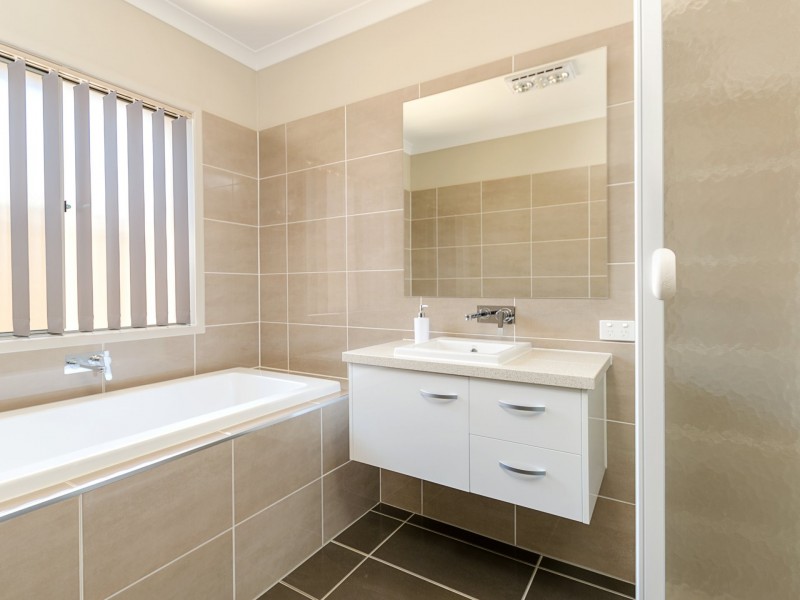 19 Lakeview Avenue, Warwick QLD 4370