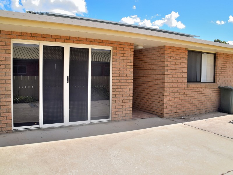 2/11 Barth Street, Warwick QLD 4370