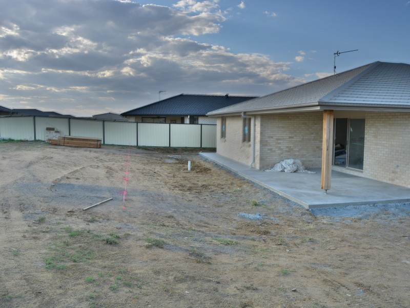 25 Lakeview Avenue, Warwick QLD 4370