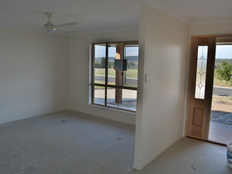 25 Lakeview Avenue, Warwick QLD 4370