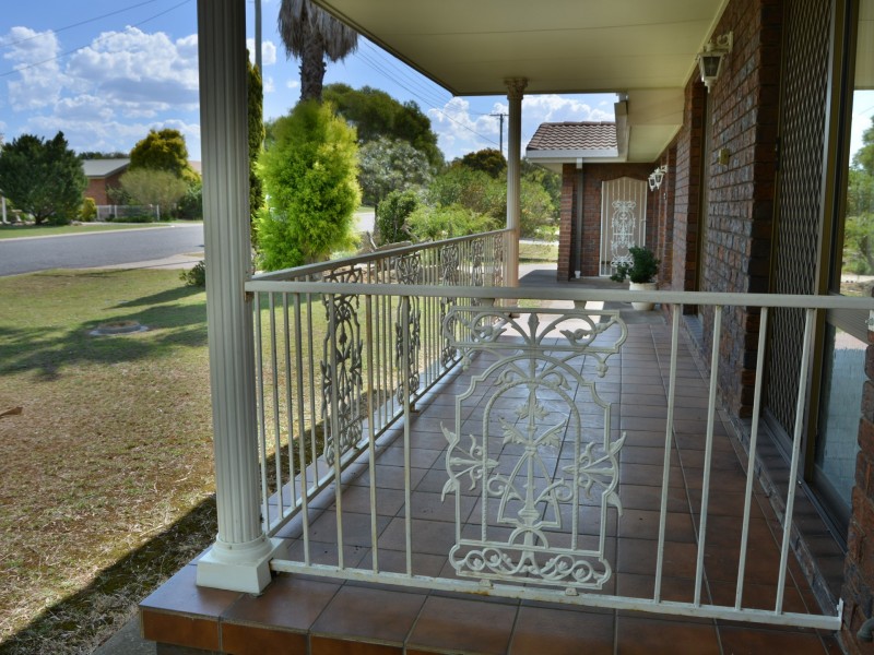 32 Fairway Drive, Warwick QLD 4370