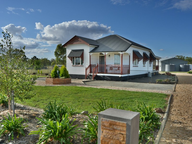 98 Goomburra Street, Hendon QLD 4362