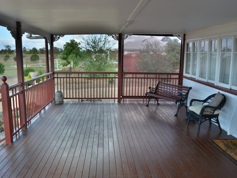 98 Goomburra Street, Hendon QLD 4362