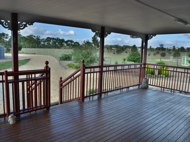 98 Goomburra Street, Hendon QLD 4362