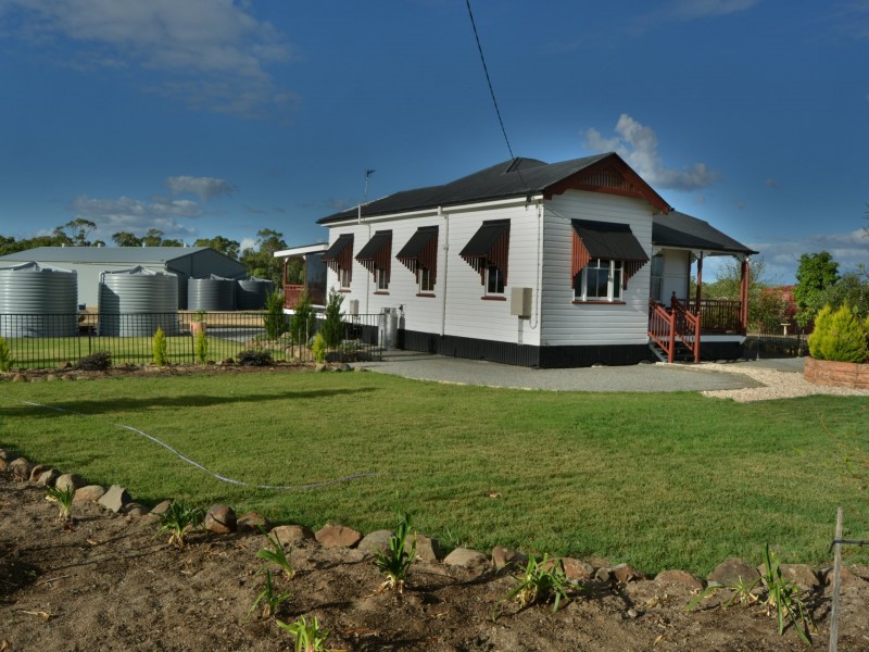 98 Goomburra Street, Hendon QLD 4362