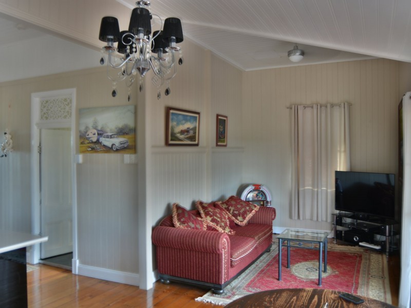 98 Goomburra Street, Hendon QLD 4362