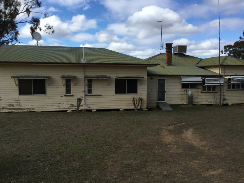 15211 Cunningham Highway, Wheatvale QLD 4370