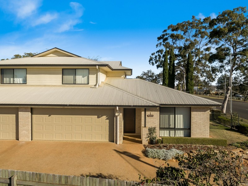 1/312A Hume Street, Centenary Heights QLD 4350