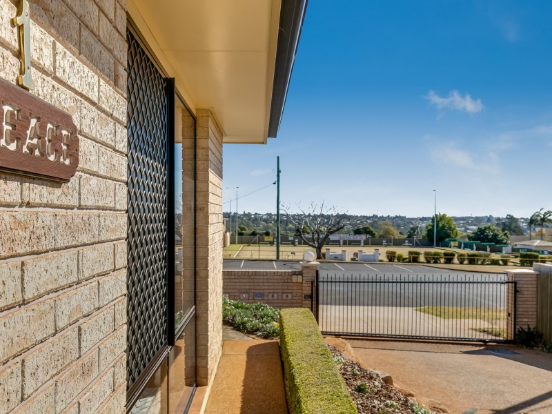 1/312A Hume Street, Centenary Heights QLD 4350