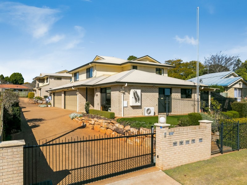 1/312A Hume Street, Centenary Heights QLD 4350