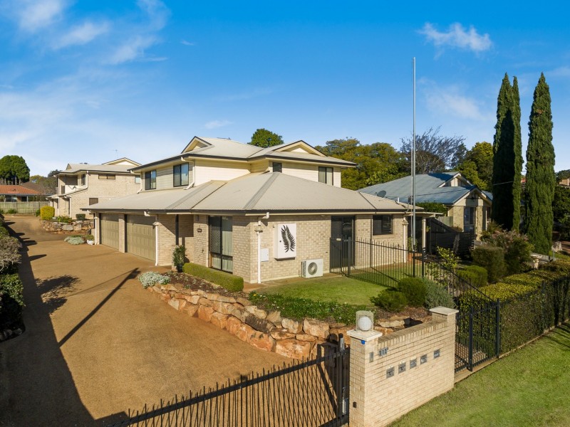 1/312A Hume Street, Centenary Heights QLD 4350