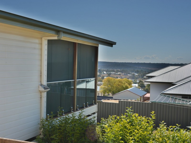 10 Lookout Place, Rosenthal Heights QLD 4370