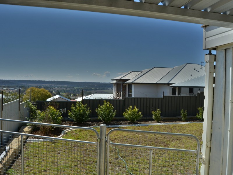 10 Lookout Place, Rosenthal Heights QLD 4370