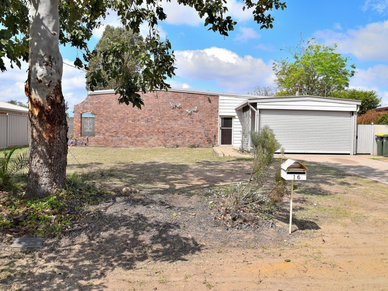 16 O’Brien Street, Warwick QLD 4370