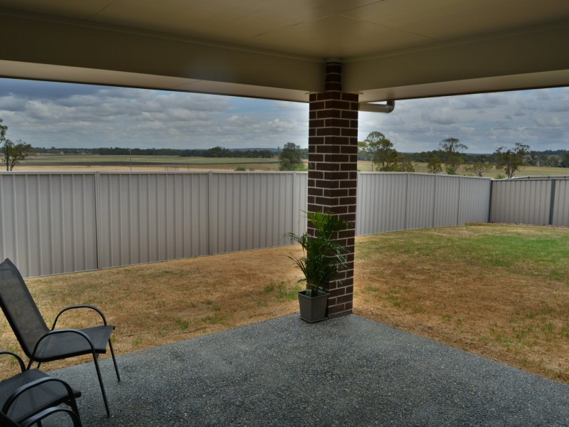 2 Derby Drive, Rosenthal Heights QLD 4370