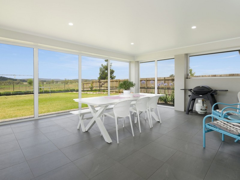 18 Lakeview Avenue, Rosenthal Heights QLD 4370