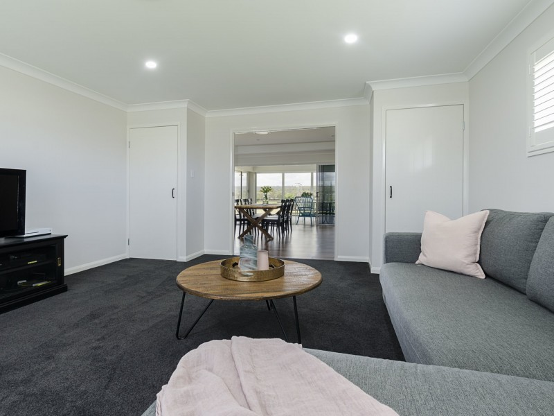 18 Lakeview Avenue, Rosenthal Heights QLD 4370