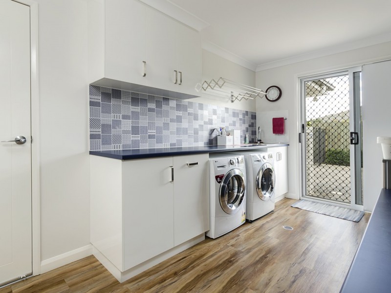 18 Lakeview Avenue, Rosenthal Heights QLD 4370